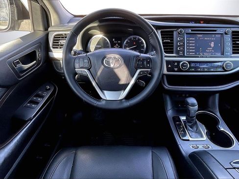 Used 2018 Toyota Highlander Limited image 12