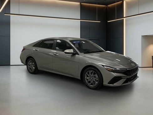 Certified 2024 Hyundai Elantra SEL FWD image 7
