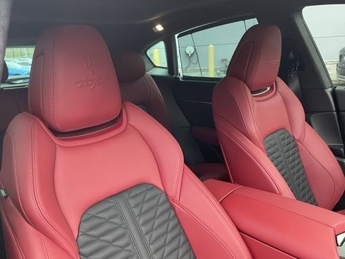 Used 2022 Maserati Levante Trofeo image 43