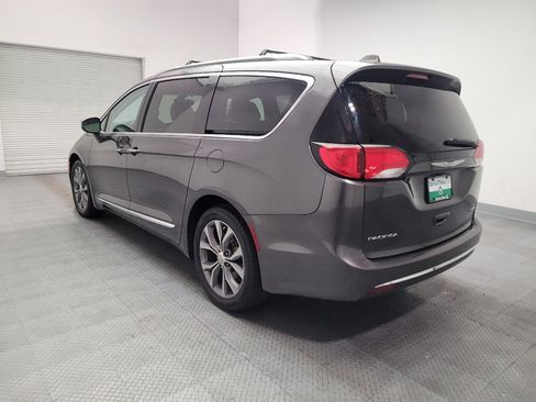 Used 2017 Chrysler Pacifica Limited w/ UConnect Theater Package FWD image 5