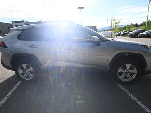 Used 2021 Toyota RAV4 XLE w/ XLE Grade Weather Package AWD/4WD image 8