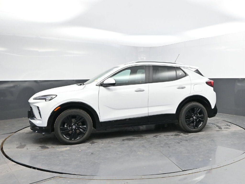 Used 2024 Buick Encore GX Sport Touring FWD image 4