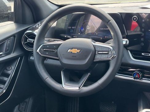 New 2026 Chevrolet Equinox LT w/ Convenience Package II AWD/4WD image 7