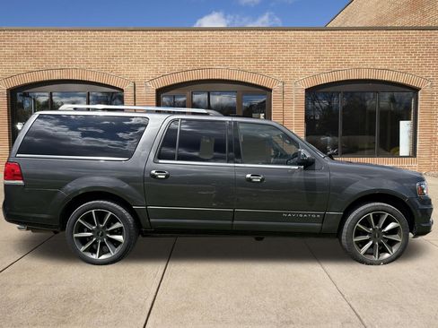 Used 2017 Lincoln Navigator L Reserve AWD/4WD image 2