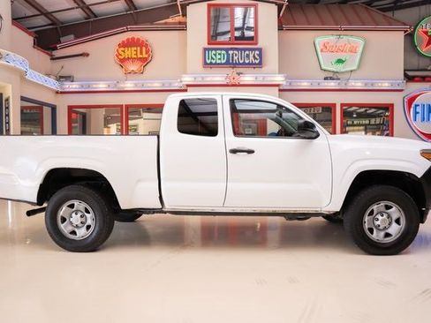 Used 2023 Toyota Tacoma SR image 5