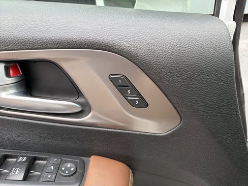 Used 2018 Chrysler Pacifica Limited w/ Tire & Wheel Group image 23