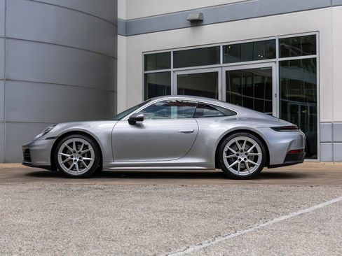 Used 2025 Porsche 911 Carrera RWD image 17