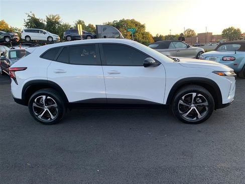 Used 2024 Chevrolet Trax RS w/ Driver Confidence Package image 3
