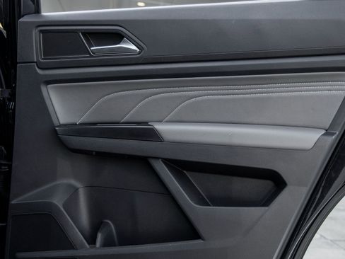 Used 2021 Volkswagen Atlas Cross Sport SE image 39