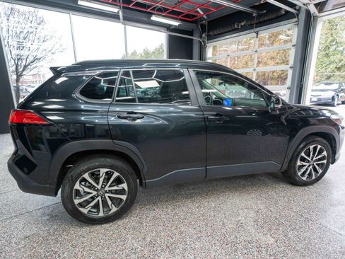 Used 2023 Toyota Corolla Cross XLE image 4