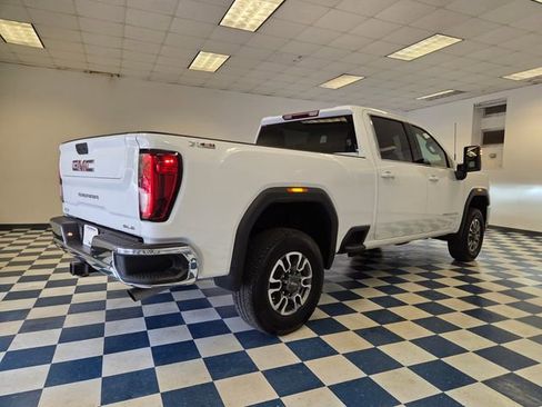 Used 2022 GMC Sierra 2500 SLE w/ SLE Value Package; AWD/4WD image 8