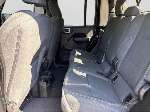 Used 2024 Jeep Gladiator Sport image 10