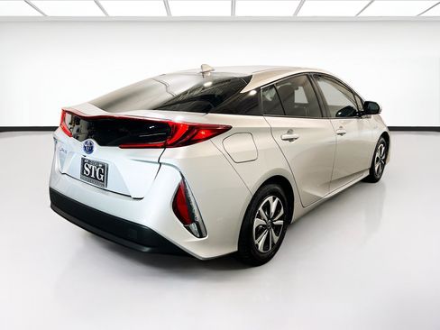 Used 2017 Toyota Prius Prime Plus w/ Carpet Mat Package FWD image 4