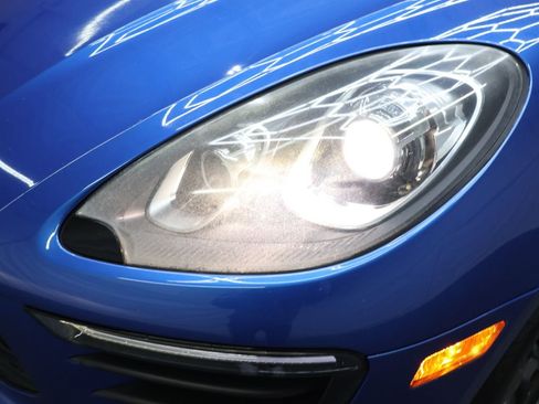Used 2016 Porsche Macan S w/ Infotainment Package AWD/4WD image 33