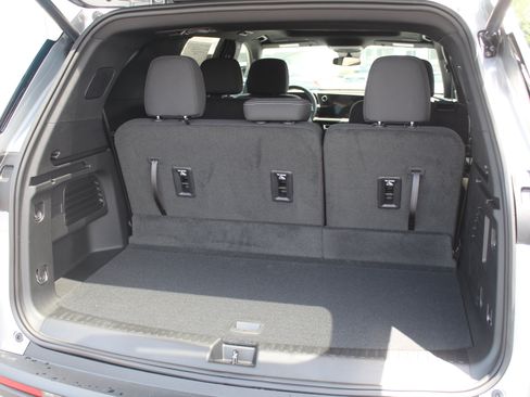 New 2026 Chevrolet Traverse LT w/ Sun and Wheel Package FWD image 19