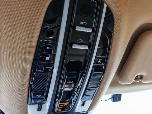 Used 2017 Porsche Panamera 4 AWD/4WD image 31