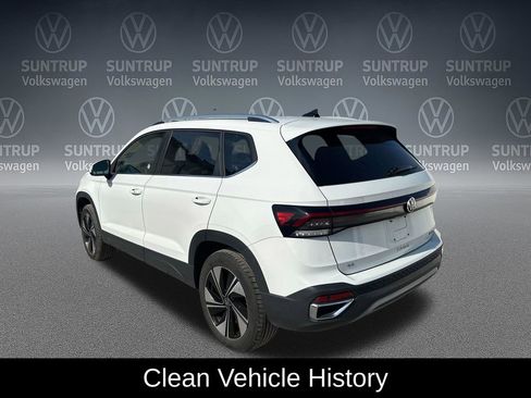 Used 2025 Volkswagen Taos SE AWD/4WD image 3