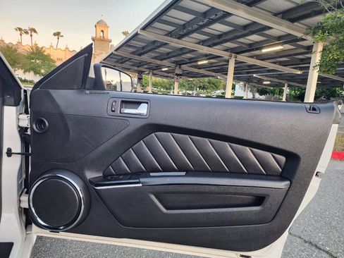 Used 2010 Ford Mustang GT Premium image 32