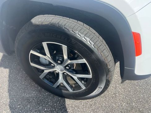 Used 2025 Jeep Grand Cherokee Limited w/ Trailer Tow Package image 9