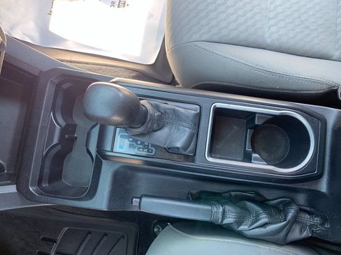 Used 2022 Toyota Tacoma SR AWD/4WD image 23