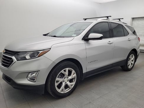 Used 2020 Chevrolet Equinox LT FWD image 2
