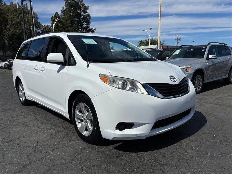 Used 2012 Toyota Sienna LE FWD image 3