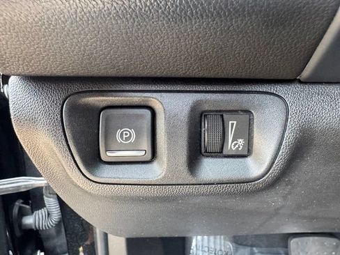 Used 2023 GMC Acadia SLT AWD/4WD image 25