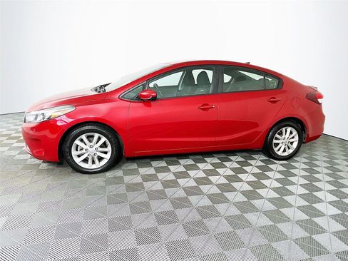 Used 2017 Kia Forte S image 4