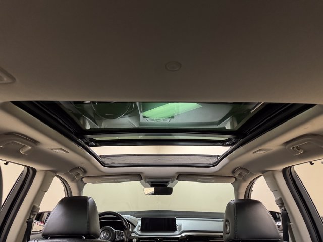 Used 2023 Acura MDX w/ Technology Package FWD image 19