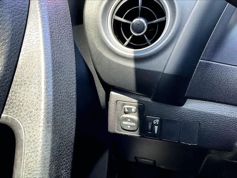 Used 2019 Toyota Corolla LE image 34