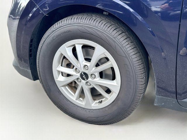 Used 2024 Kia Carnival LX FWD image 30