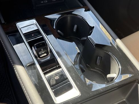 Used 2025 Volkswagen Atlas Cross Sport SEL R-Line image 19