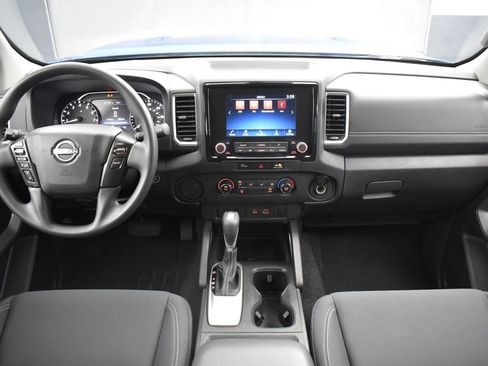 Used 2024 Nissan Frontier SV image 9