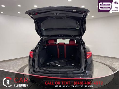Used 2022 Alfa Romeo Stelvio Veloce image 38