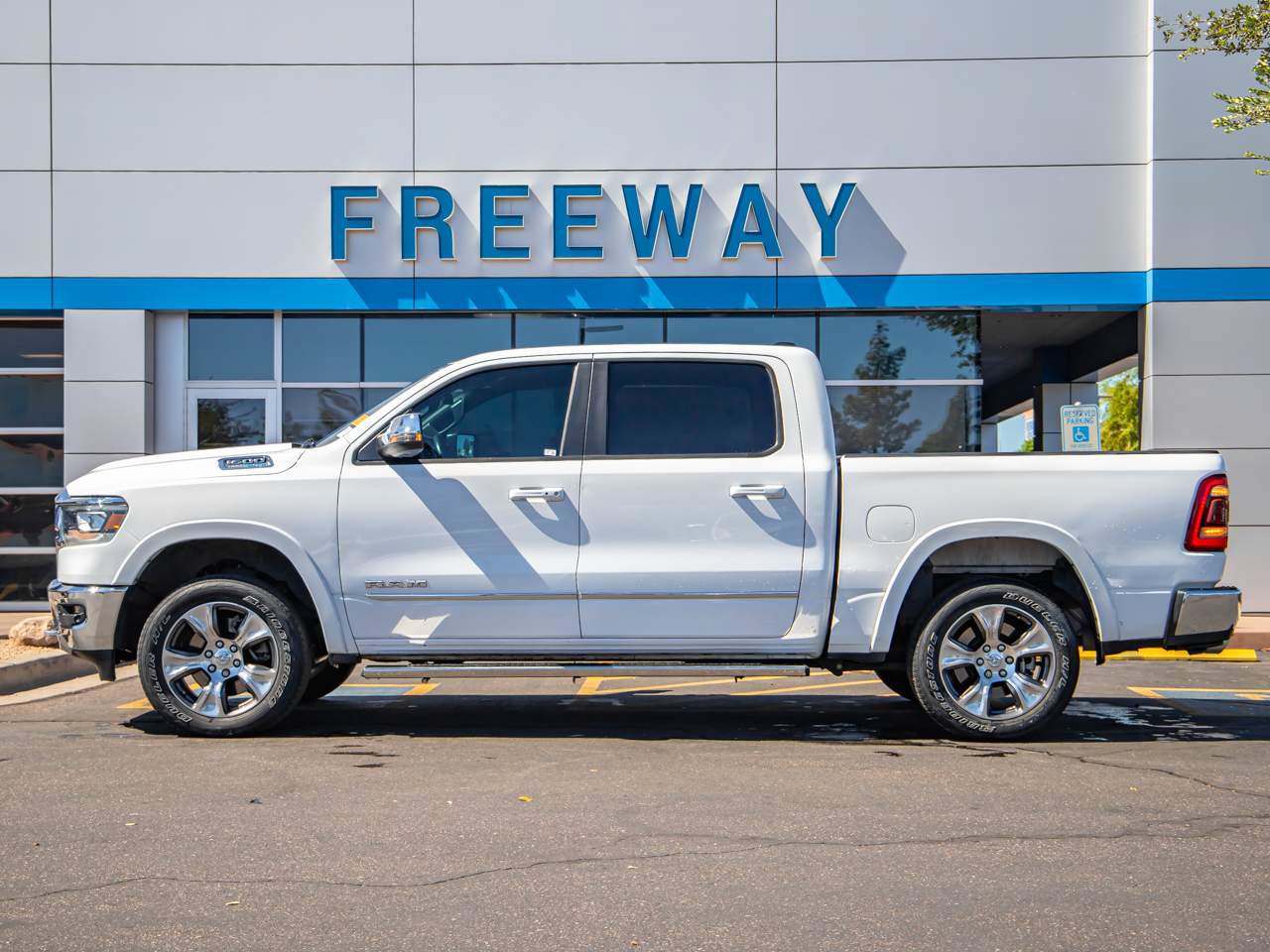 Used 2023 RAM 1500 Laramie AWD/4WD image 2