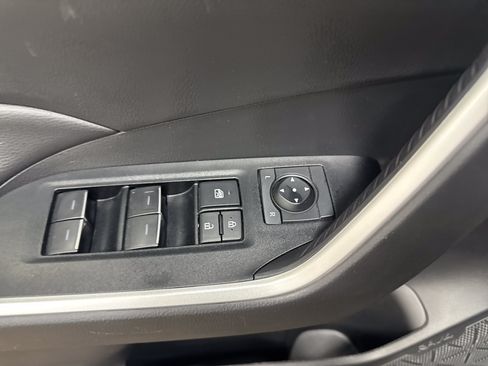 Used 2025 Toyota RAV4 XLE AWD/4WD image 27