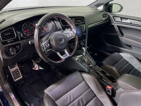 Used 2017 Volkswagen GTI SE image 10
