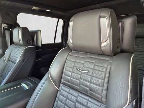 Used 2024 Cadillac Escalade ESV Premium Luxury Platinum w/ Heavy-Duty Trailer Package AWD/4WD image 4