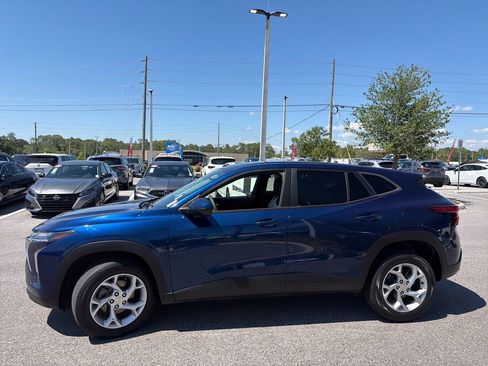 Used 2024 Chevrolet Trax LS w/ LS Convenience Package FWD image 4