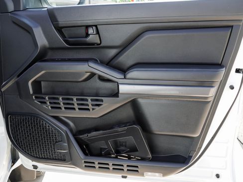 Used 2024 Toyota Tacoma SR5 AWD/4WD image 28