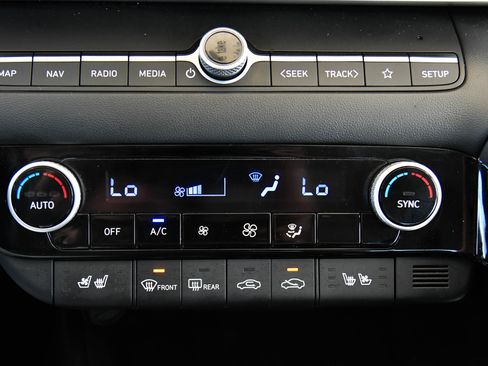 Used 2025 Hyundai Elantra Limited image 27