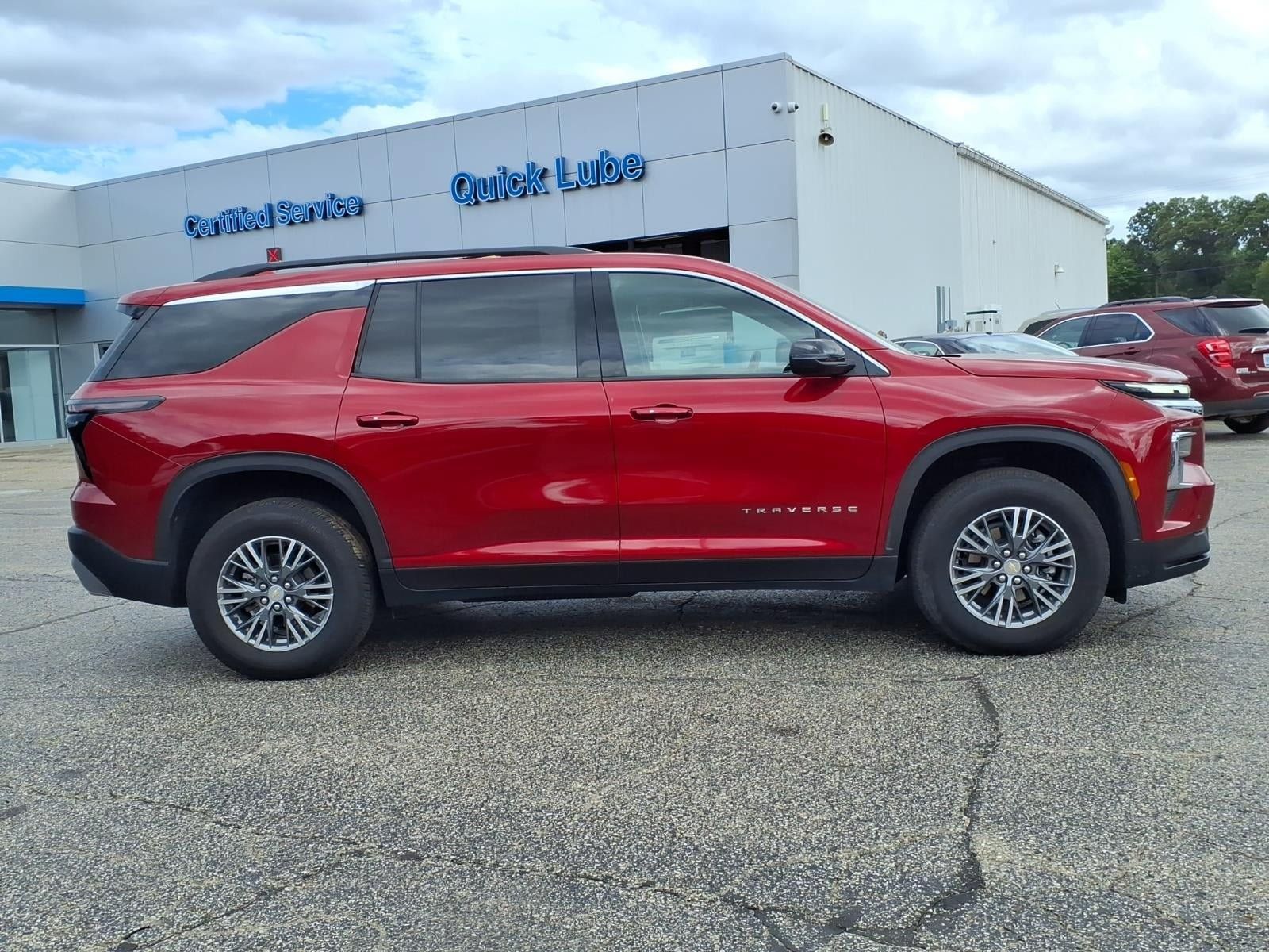 Used 2026 Chevrolet Traverse LT AWD/4WD image 16