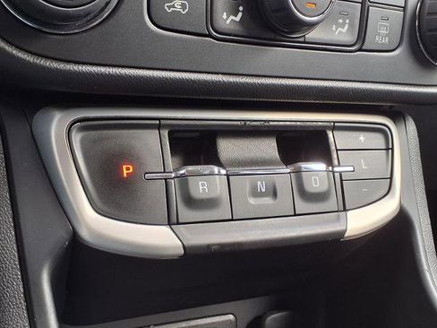 Used 2022 GMC Terrain SLE w/ Driver Convenience Package FWD image 8