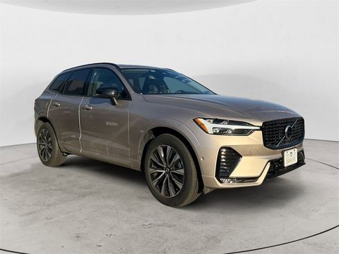 Certified 2025 Volvo XC60 B5 Plus image 26