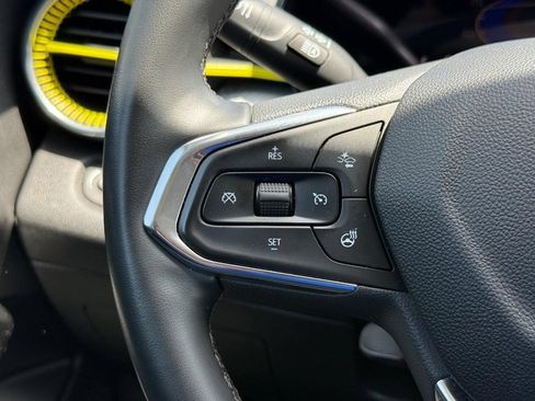Used 2024 Chevrolet Trax LT w/ LT Convenience Package FWD image 18