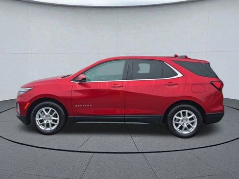 Used 2024 Chevrolet Equinox LT image 2