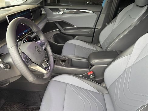 New 2026 Volkswagen Tiguan SE R-Line image 9