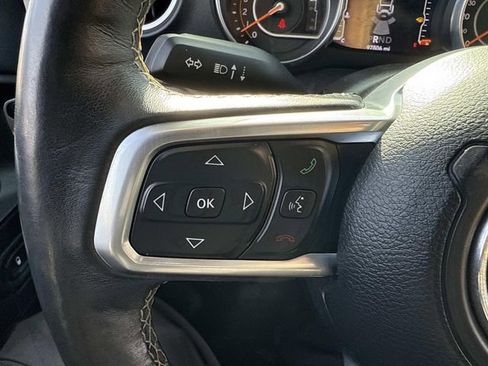 Used 2019 Jeep Wrangler Unlimited Sahara image 30