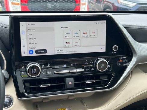 Used 2023 Toyota Highlander Platinum image 20