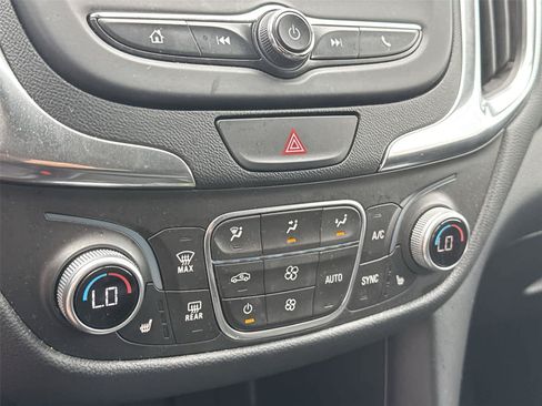 Used 2018 Chevrolet Equinox LT AWD/4WD image 18